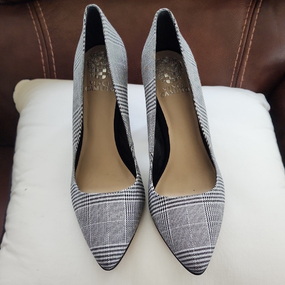 Vince Camuto Black and White Heels with Sleek Design
